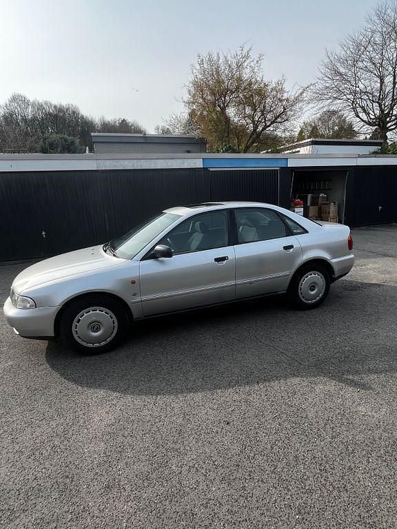 Usata Audi A4 125 CV (91 kW) 1995 Argento Berlina