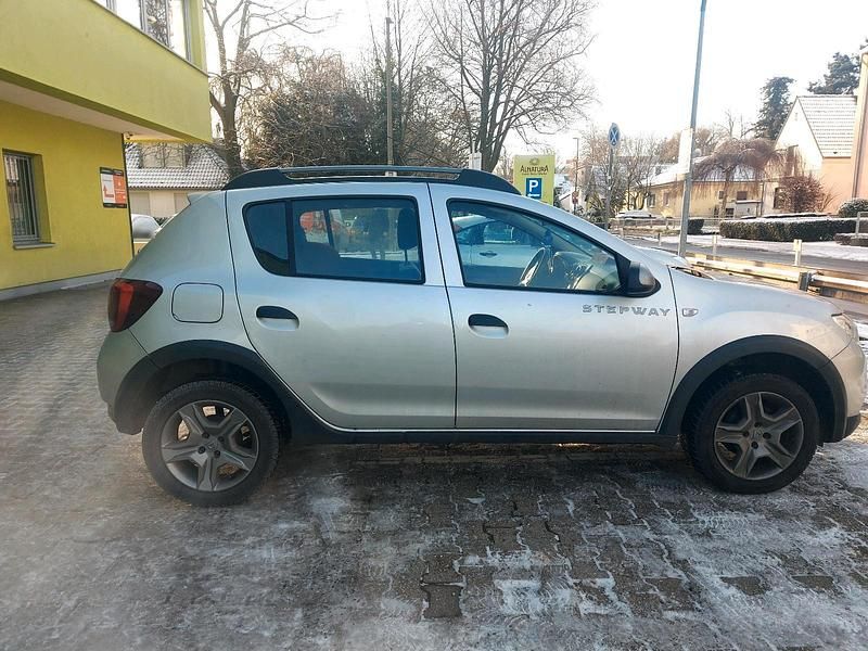 Gebraucht Dacia Sandero Stepway 75 PS (55 kW) 2017 Silber SUV