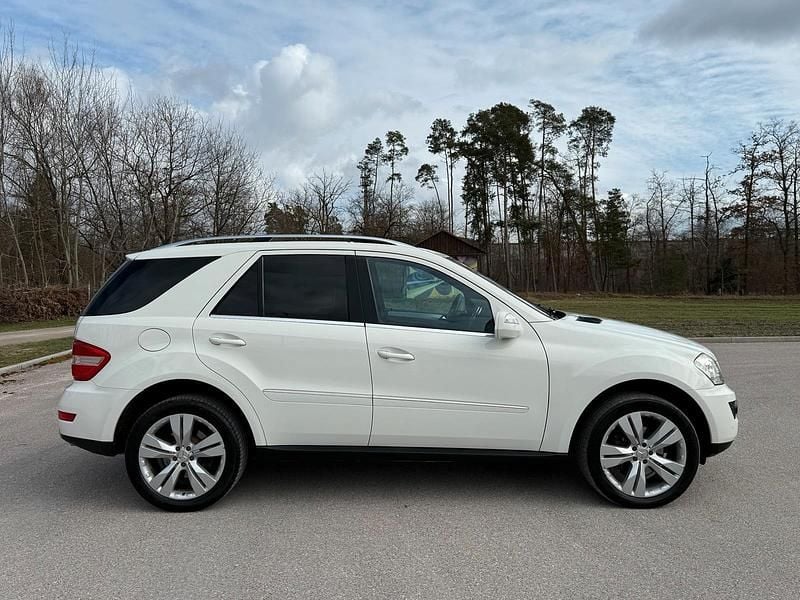 Second-hand Mercedes ML320 224 CP (164 kW) 2009 Alb SUV