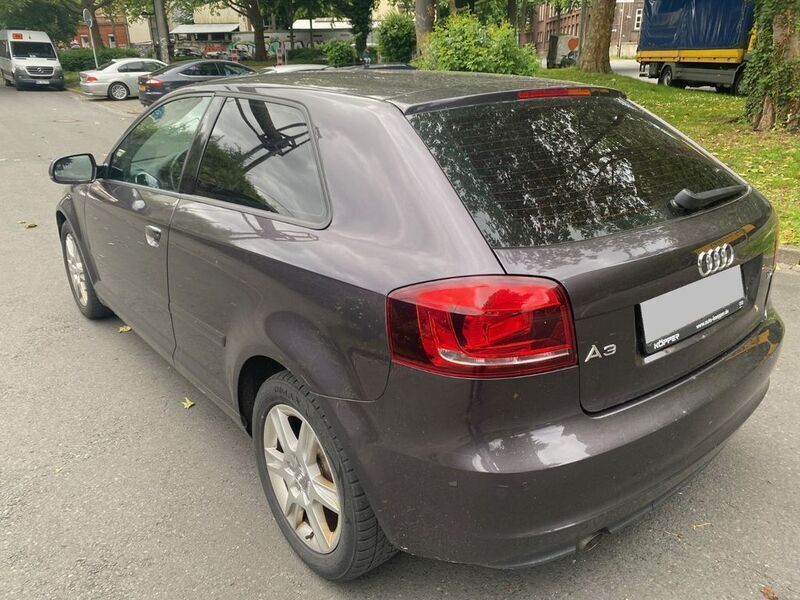 Grau Gebraucht 2012 Audi A3 Attraction Limousine | 3.950 € (Fairer Preis) - Bild 1/4