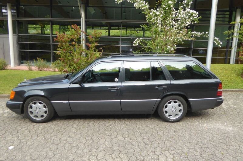 Schwarz Gebraucht 1991 Mercedes E300 Kombi | 7.290 € - Bild 1/4