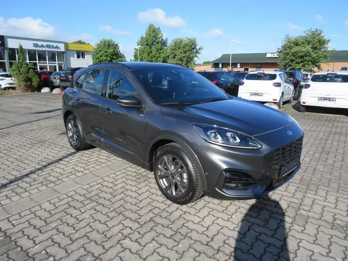 Gebraucht Ford Kuga ST-Line 150 PS (110 kW) 2023 Magneticgrau (metallic) SUV