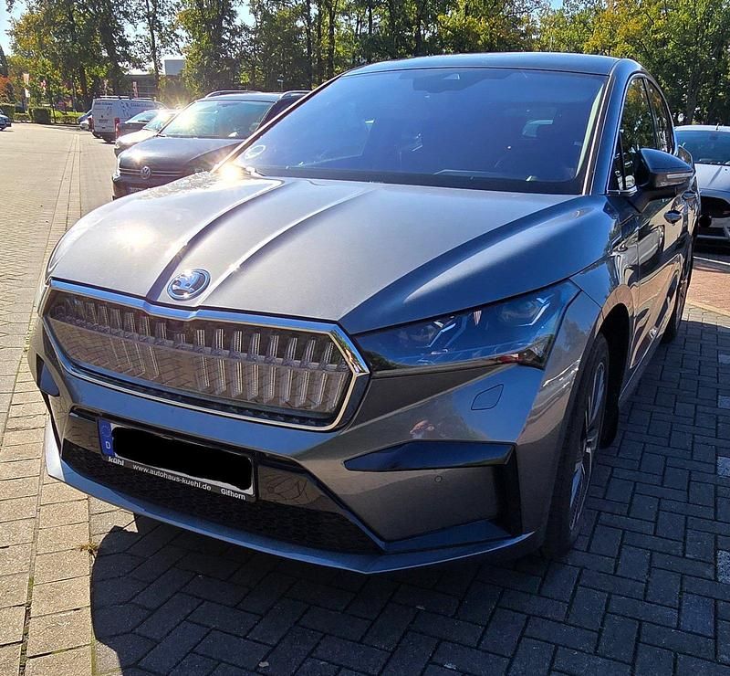 Grau Gebraucht 2024 Skoda Enyaq iV SUV | 42.999 € (Fairer Preis) - Bild 1/4