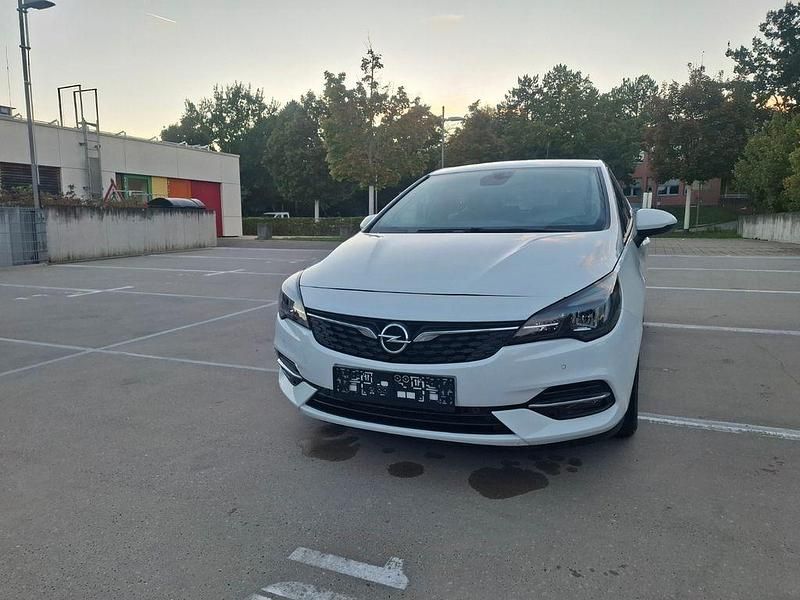 Weiß Gebraucht 2020 Opel Astra Business Limousine | 10.500 € (Guter Preis) - Bild 1/4