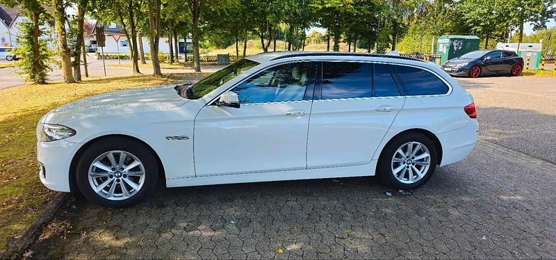 Weiß Gebraucht 2015 BMW 520 Luxury Line Kombi | 9.500 € (Superpreis) - Bild 1/4