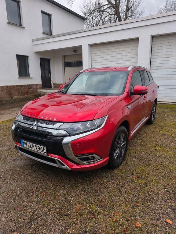 Gebraucht Mitsubishi Outlander P-HEV 224 PS (164 kW) 2019 Rot SUV