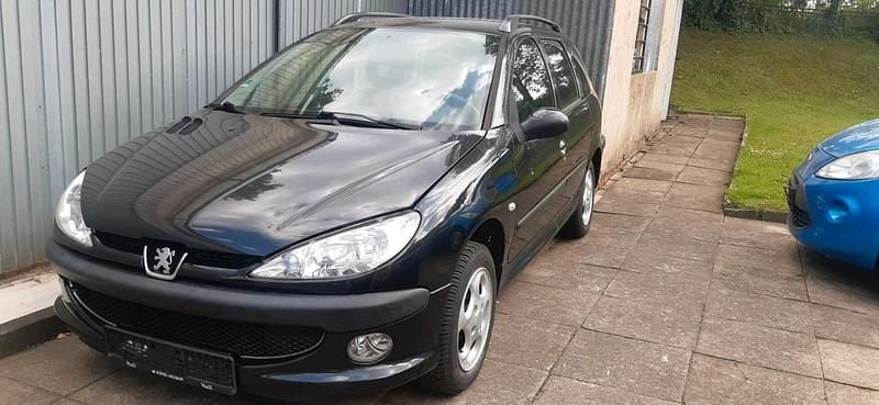 Schwarz Gebraucht 2005 Peugeot 206 Kombi | 1.750 € (Teuer) - Bild 1/4
