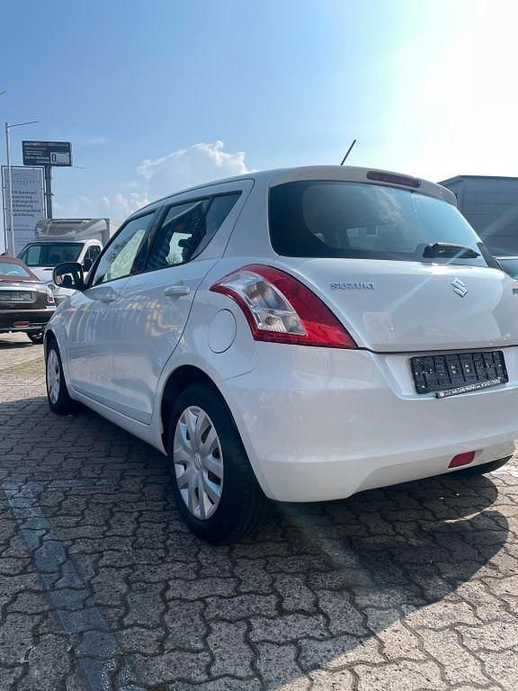 Gebraucht Suzuki Swift Club 94 PS (69 kW) 2013 Weiß Kleinwagen