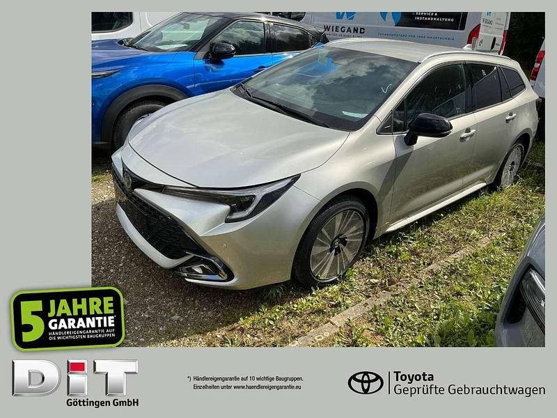 Cosmicsilber metallic Gebraucht 2025 Toyota Corolla Kombi | 33.990 € (Etwas zu teuer) - Bild 1/4