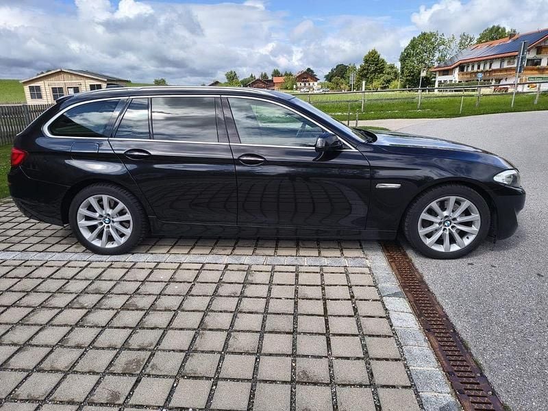Gebraucht BMW 530 258 PS (189 kW) 2012 Schwarz Kombi