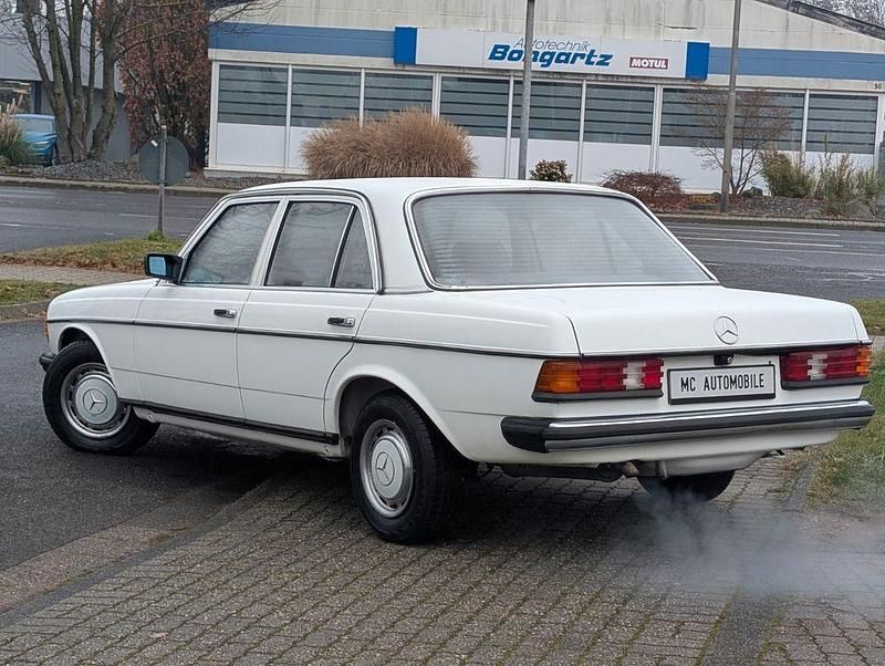 Gebraucht Mercedes 200 1980 Weiß Limousine