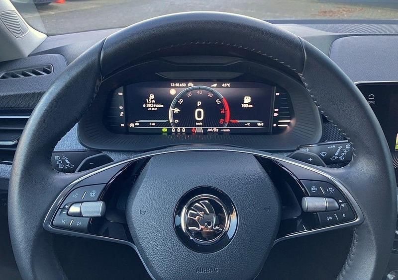 Gebraucht Skoda Scala Selection 116 PS (85 kW) 2024 Blackmagic perleffekt Kleinwagen