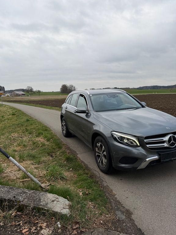 Gebraucht Mercedes GLC220 170 PS (125 kW) 2018 Grau Limousine