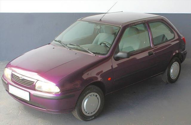 Violett Gebraucht 1999 Mazda 121 Kleinwagen | 1.490 € - Bild 1/4