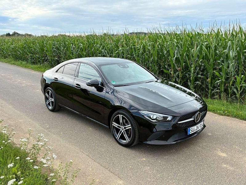 Schwarz Gebraucht 2019 Mercedes CLA200 Limousine | 27.500 € (Fairer Preis) - Bild 1/4