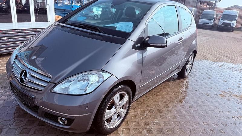 Gebraucht Mercedes A180 116 PS (85 kW) 2009 Grau Limousine