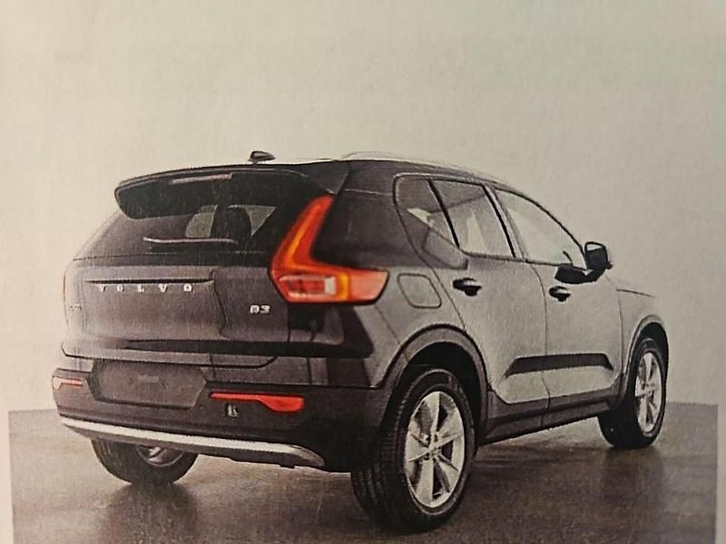 Gebraucht Volvo XC40 Core 163 PS (119 kW) 2025 Schwarz SUV