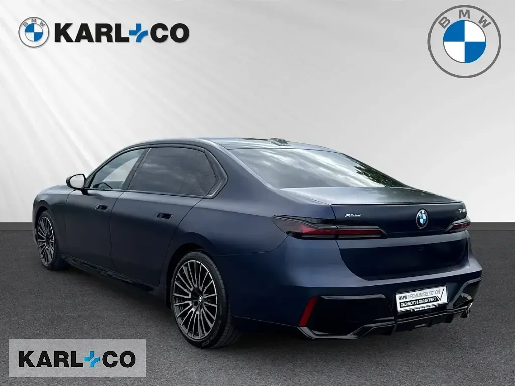 Gebraucht BMW 750e Comfort Edition 313 PS (230 kW) 2025 Blau Limousine