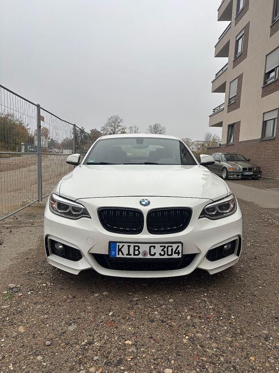 Weiß Gebraucht 2017 BMW 218 M Sport Coupé | 16.500 € (Fairer Preis) - Bild 1/4