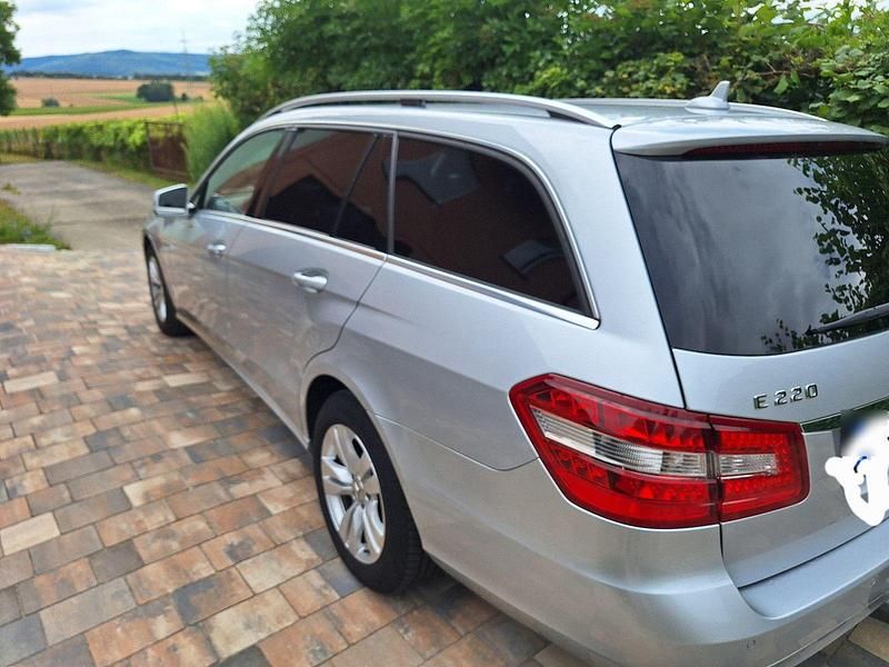 Gebraucht Mercedes E220 170 PS (125 kW) 2012 Silber Kombi