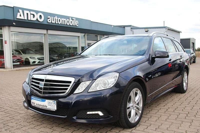 Blau Gebraucht 2010 Mercedes E350 Kombi | 6.990 € (Guter Preis) - Bild 1/4