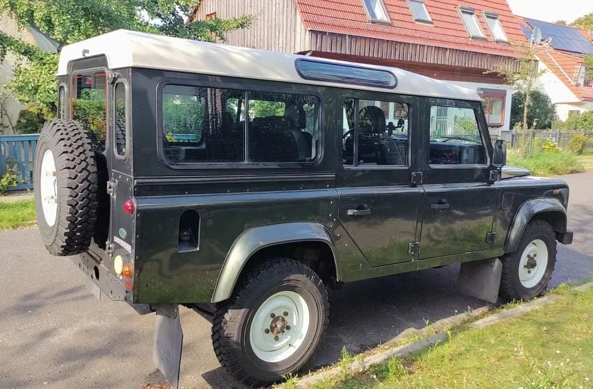 Gebraucht Land Rover Defender SE 122 PS (89 kW) 2008 Grün Kombi