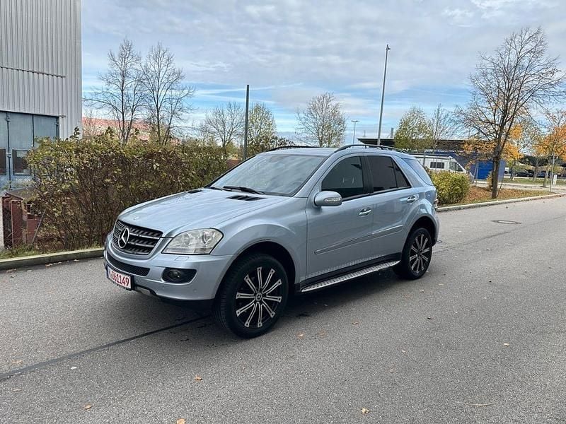 Blau Gebraucht 2008 Mercedes ML320 SUV | 5.990 € (Guter Preis) - Bild 1/4