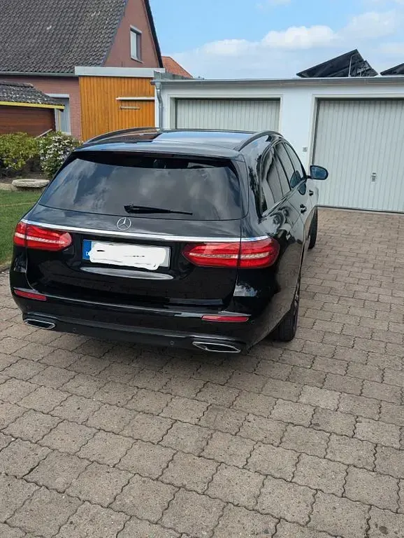 Gebraucht Mercedes E220 194 PS (142 kW) 2018 Schwarz Limousine