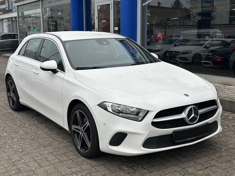 Weiß Gebraucht 2019 Mercedes A220 Progressive Limousine | 21.900 € (Fairer Preis) - Bild 1/4