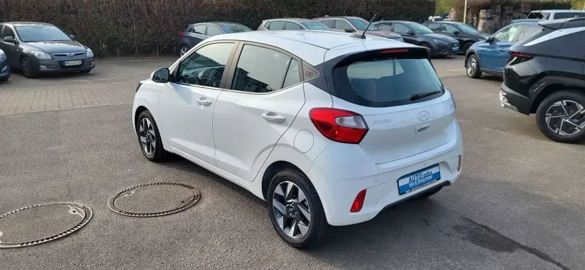 Gebraucht Hyundai i10 Trend 67 PS (49 kW) 2024 Weiß Kleinwagen