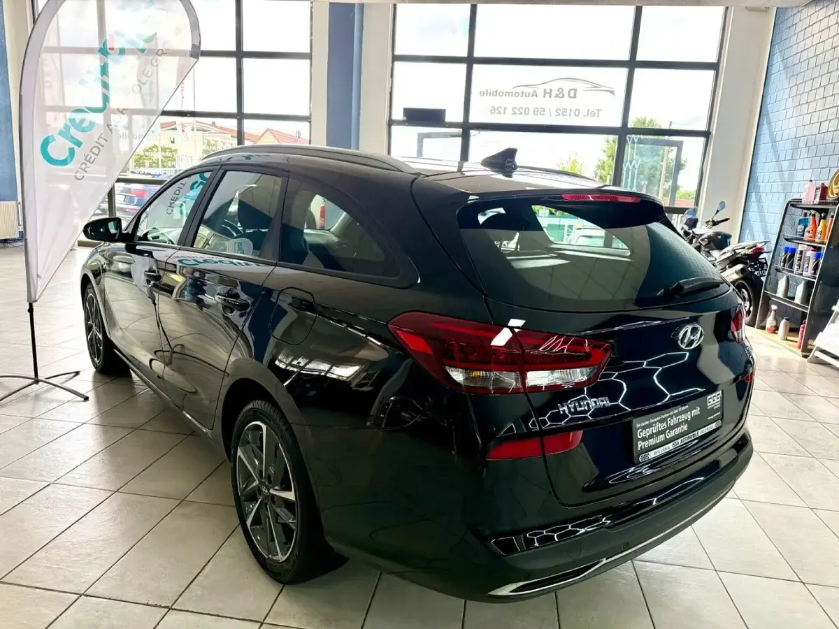Gebraucht Hyundai i30 Trend 120 PS (88 kW) 2023 Schwarz Kombi