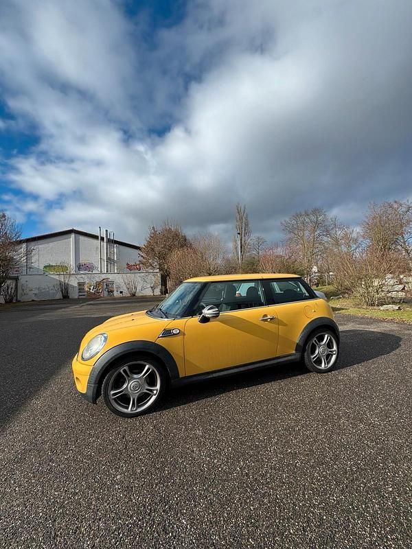 Usata Mini Cooper 75 CV (55 kW) 2009 Giallo Utilitaria