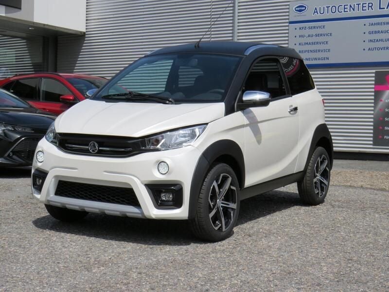 Perlmuttweiß Gebraucht 2022 Aixam e-Crossover SUV | 21.750 € - Bild 1/4