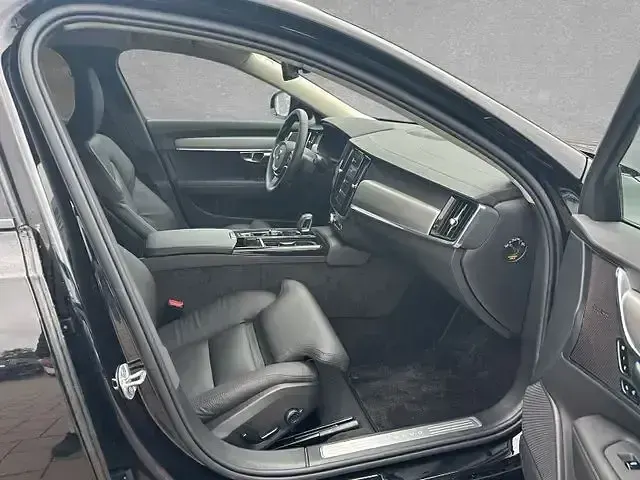 Gebraucht Volvo V90 Plus 349 PS (256 kW) 2025 Onyx schwarz Kombi