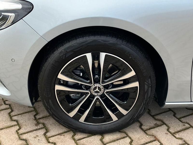 Gebraucht Mercedes B200 Progressive 150 PS (110 kW) 2024 Silber Van / Kleinbus