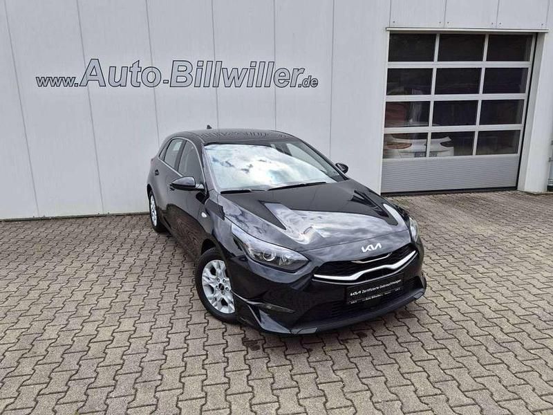 Zilinaschwarz metallic Gebraucht 2024 Kia Ceed Comfort Limousine | 23.900 € (Superpreis) - Bild 1/4
