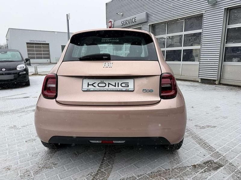 Gebraucht Fiat 500e 69 kW (95 PS) 2023 Rose gold (5cf) Limousine