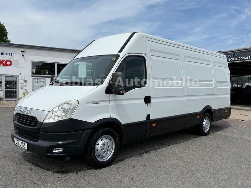 Weiß Gebraucht 2014 Iveco Daily Limousine | 9.990 € (Etwas zu teuer) - Bild 1/4