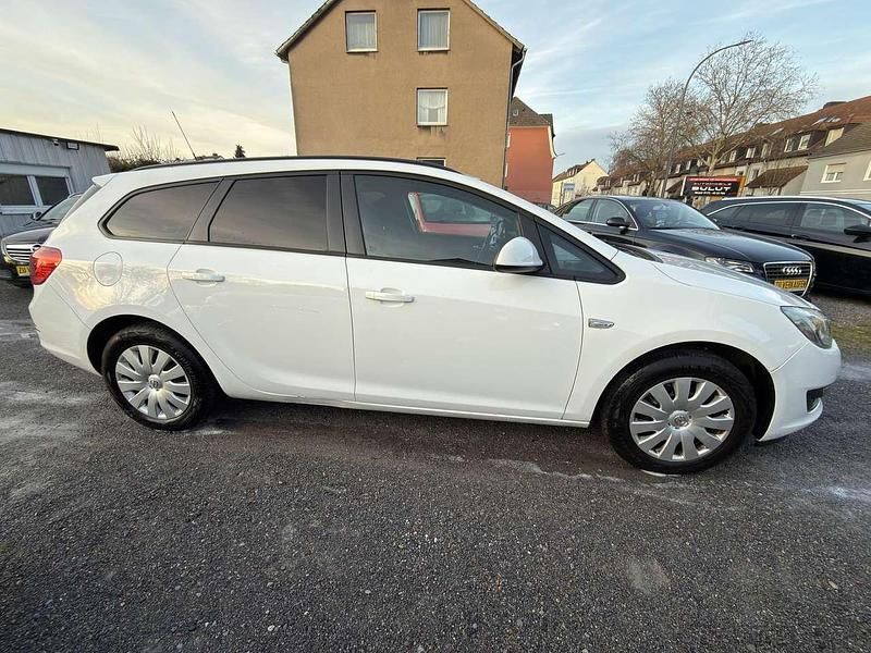 Gebraucht Opel Astra Selection 116 PS (85 kW) 2015 Weiß Kombi