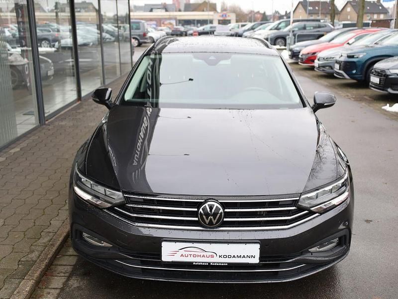 Gebraucht VW Passat Business 200 PS (147 kW) 2023 Mangangrau metallic Kombi