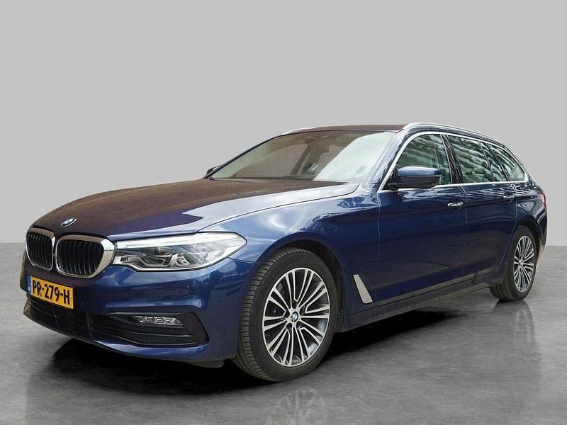 Blau Gebraucht 2017 BMW 520 Executive Kombi | 20.989 € (Teuer) - Bild 1/4