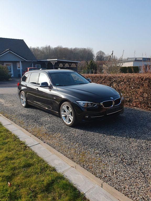 Gebraucht BMW 330 Sport Line 258 PS (189 kW) 2015 Schwarz Kombi