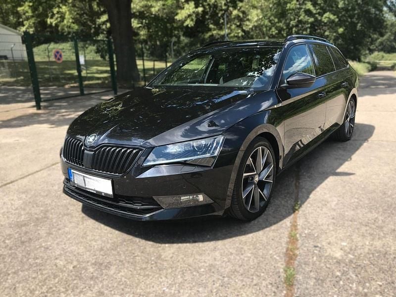 Schwarz Gebraucht 2017 Skoda Superb SportLine Kombi | 16.790 € (Guter Preis) - Bild 1/4