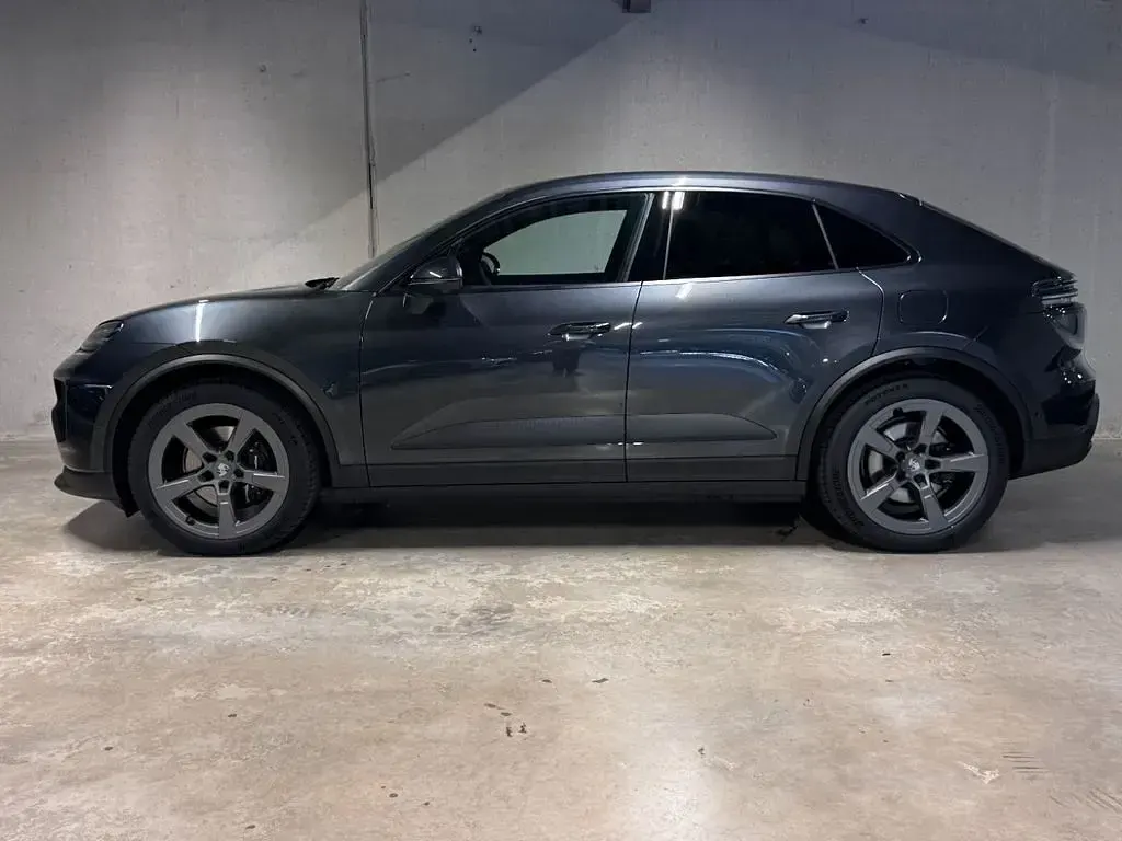 Neu Porsche Macan 300 kW (408 PS) 2026 Vulkangraumetallic SUV