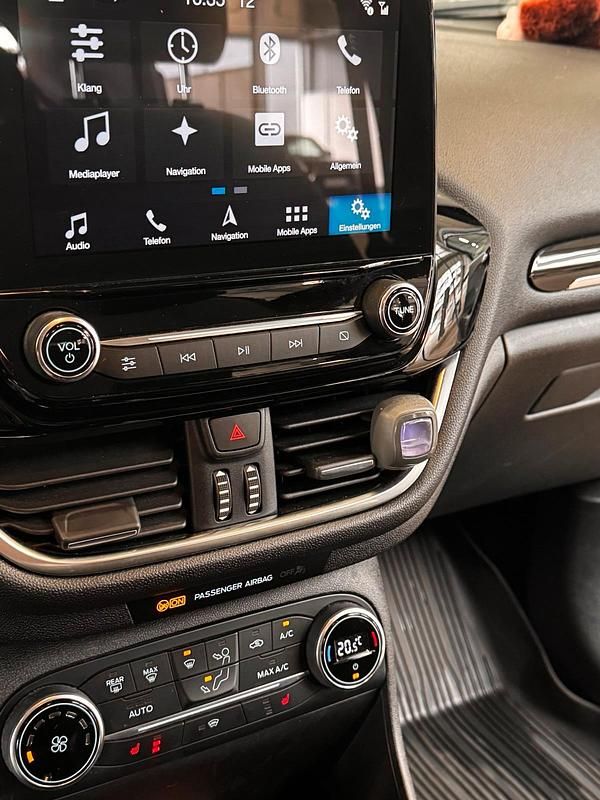 Gebraucht Ford Fiesta Trend 85 PS (62 kW) 2018 Blau Limousine