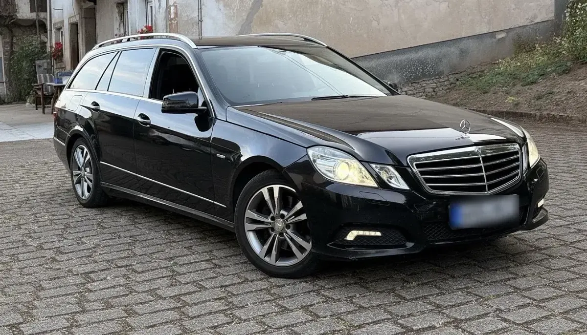 Gebraucht Mercedes E350 231 PS (169 kW) 2010 Schwarz Kombi
