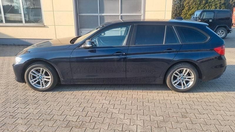 Gebraucht BMW 320 Comfort Edition 184 PS (135 kW) 2015 Blau Kombi