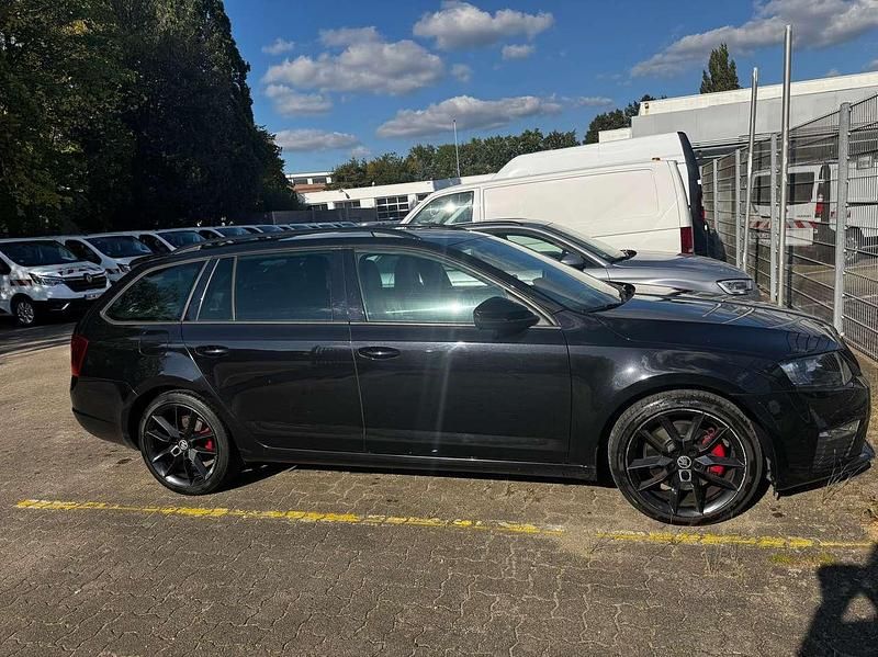 Schwarz Gebraucht 2017 Skoda Octavia RS Kombi | 15.900 € (Fairer Preis) - Bild 1/4