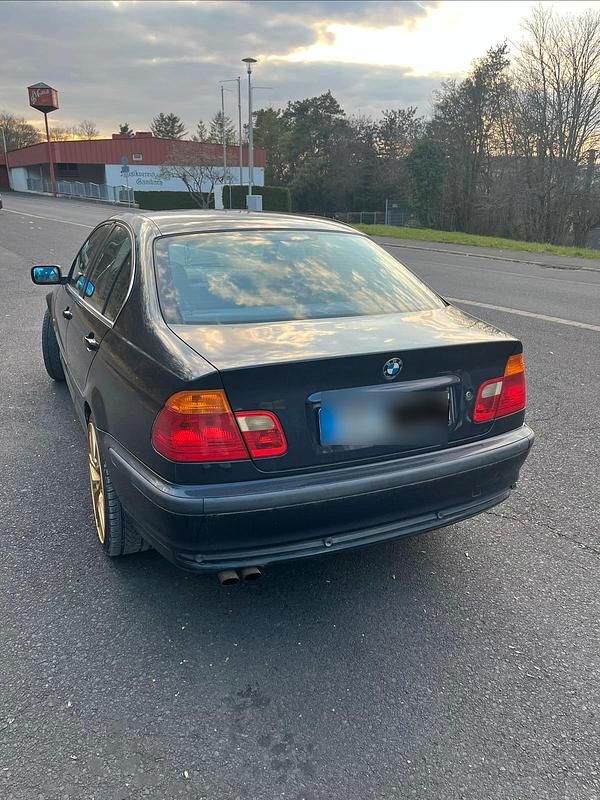 Gebraucht BMW 320 150 PS (110 kW) 1999 Blau Limousine