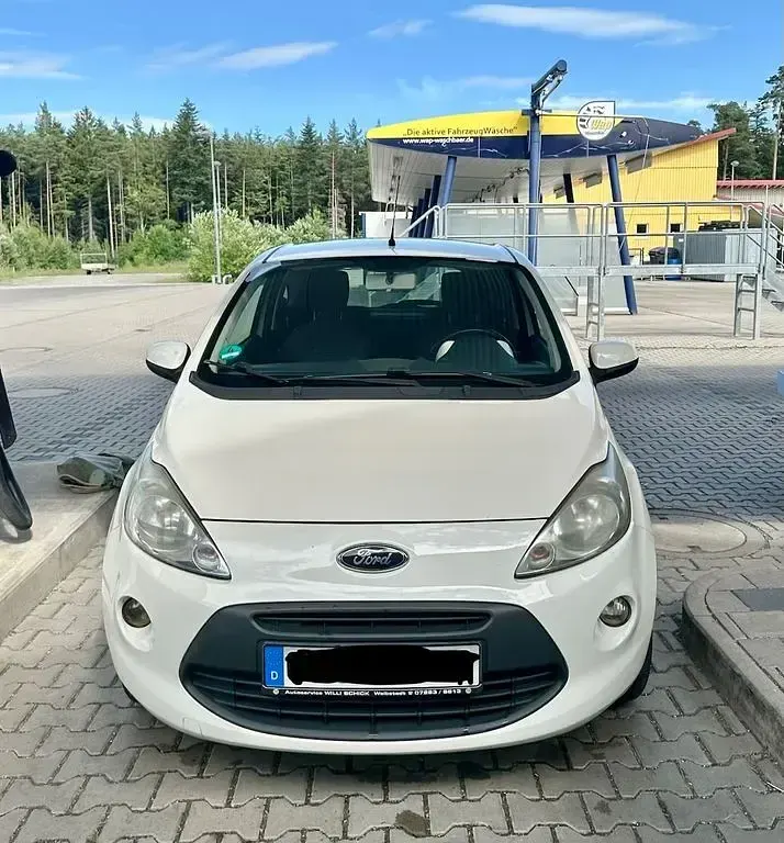 Gebraucht Ford Ka Titanium 69 PS (50 kW) 2011 Weiß Kleinwagen